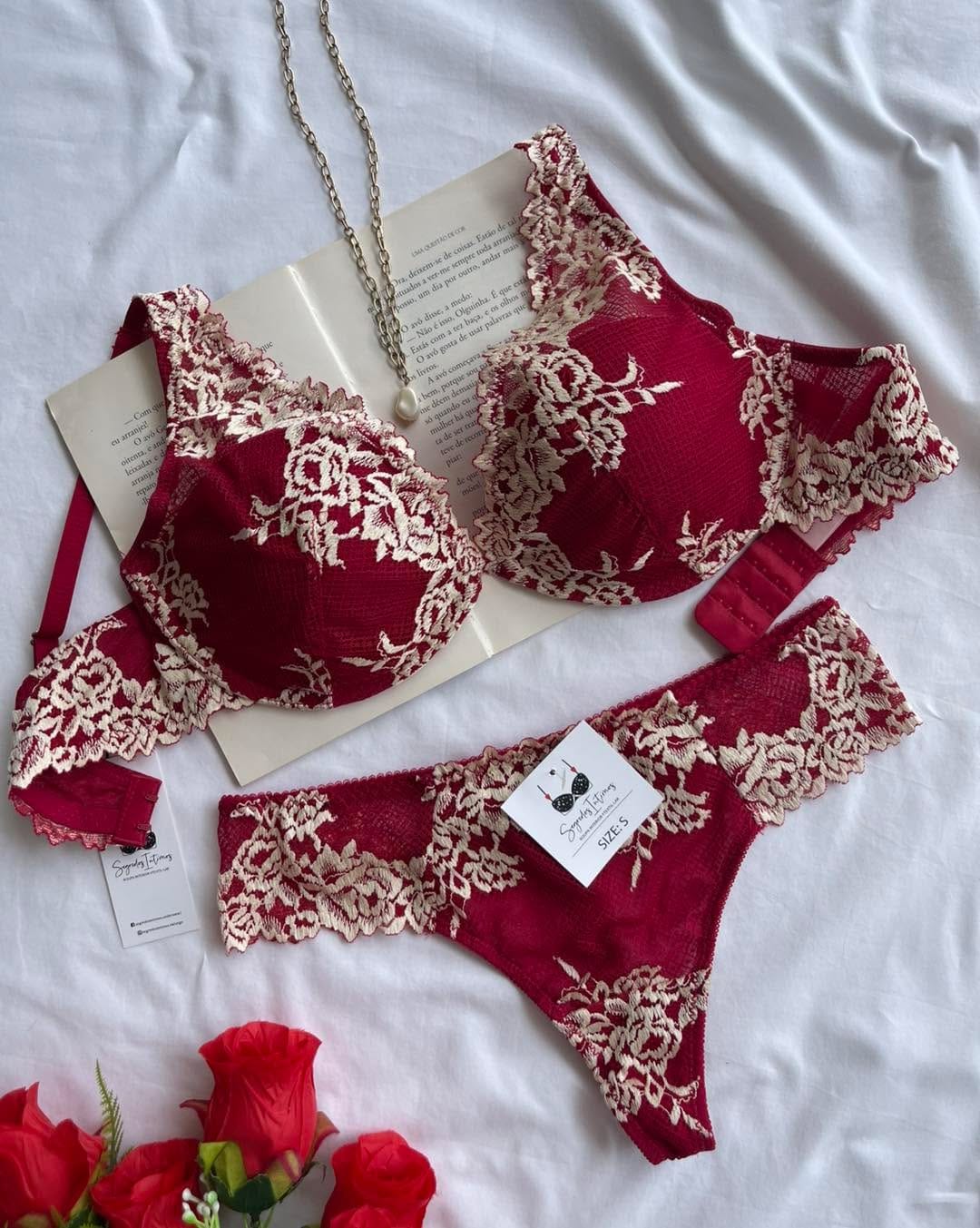 Conjunto de Lingerie Renda Branca e Vermelho – Segredos Íntimos