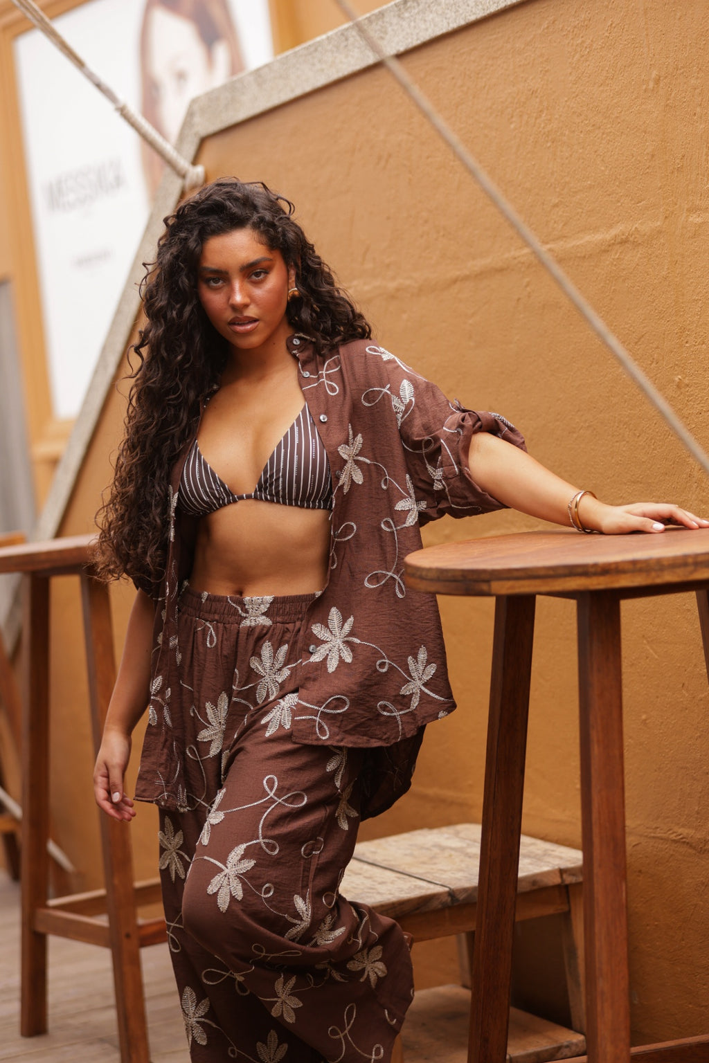 Conjunto Capri Castanho - detalhe