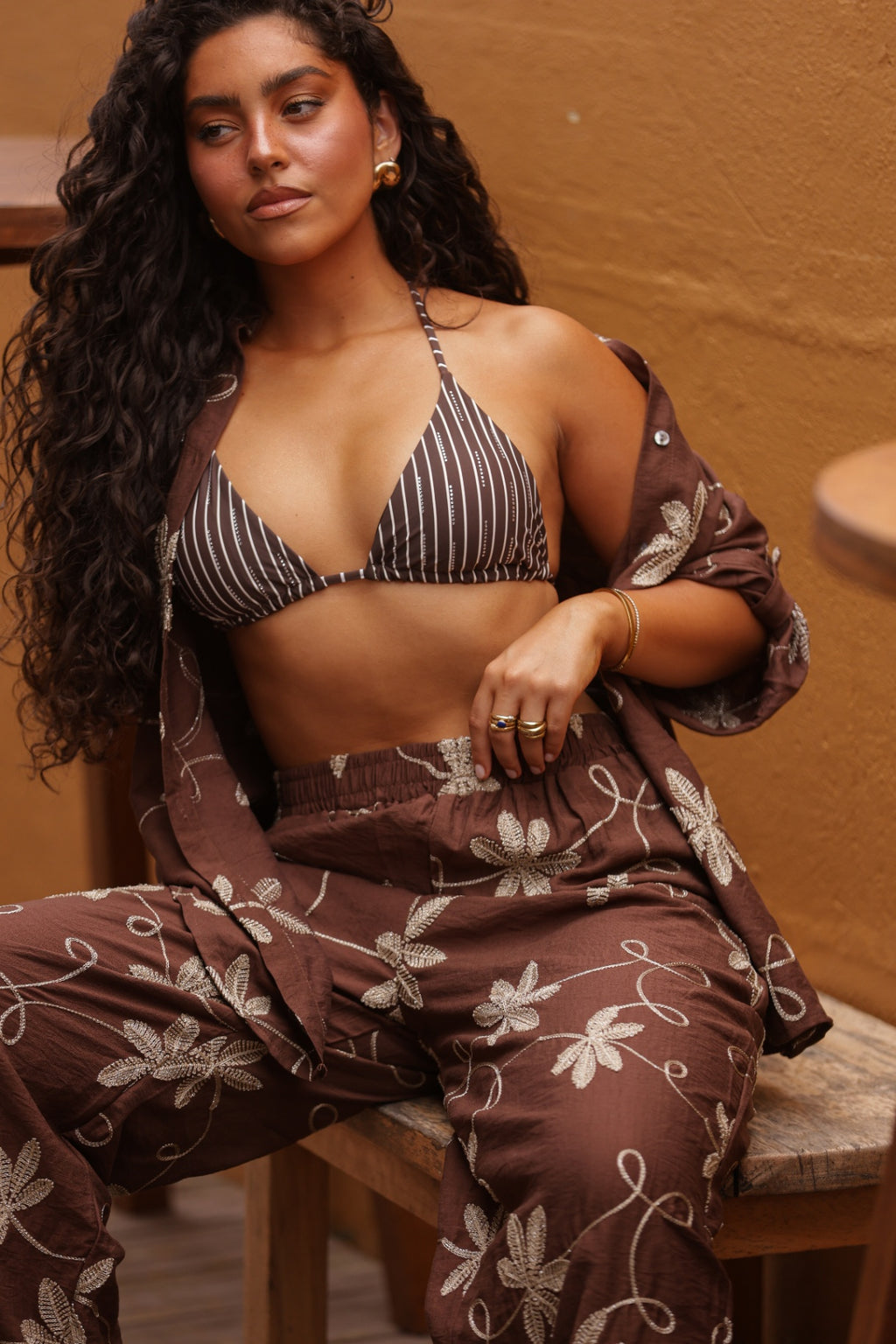 Conjunto Capri Castanho - sentada