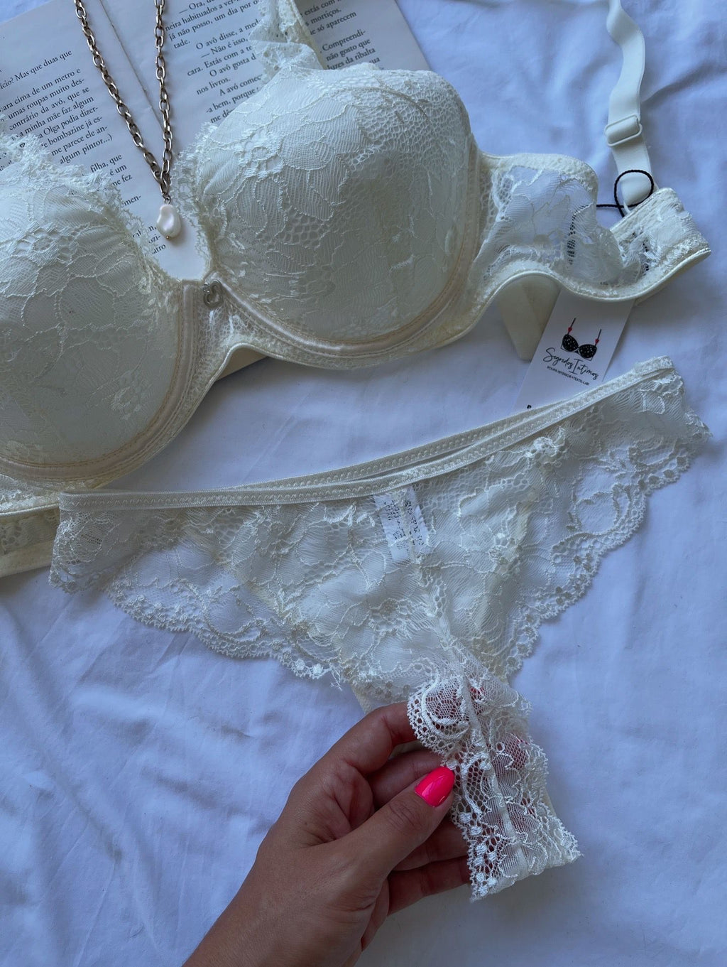 Detalhe da cueca em renda do Conjunto Elegance Ivory