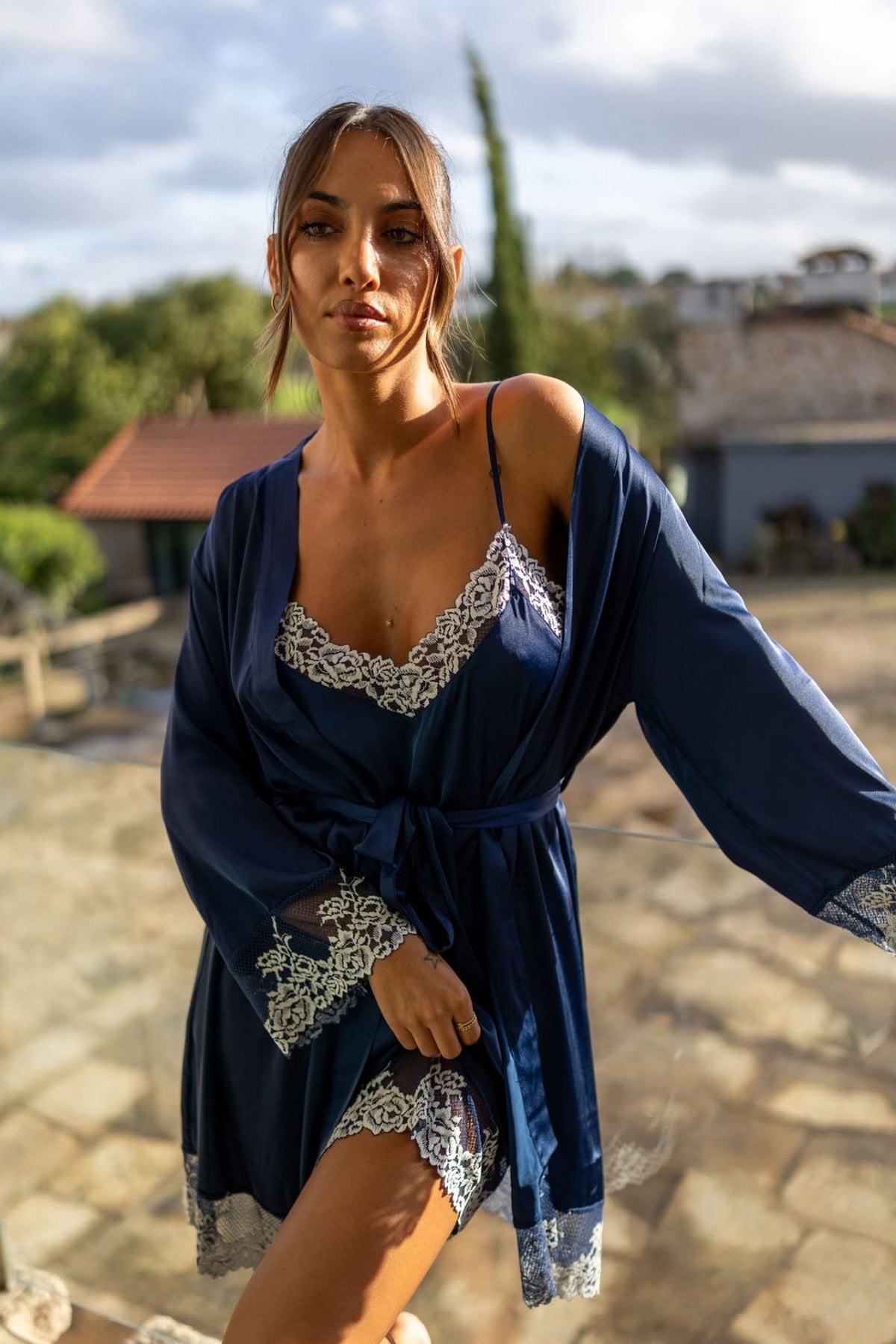 Conjunto Amalfi em seda azul marinho com renda - vista frontal