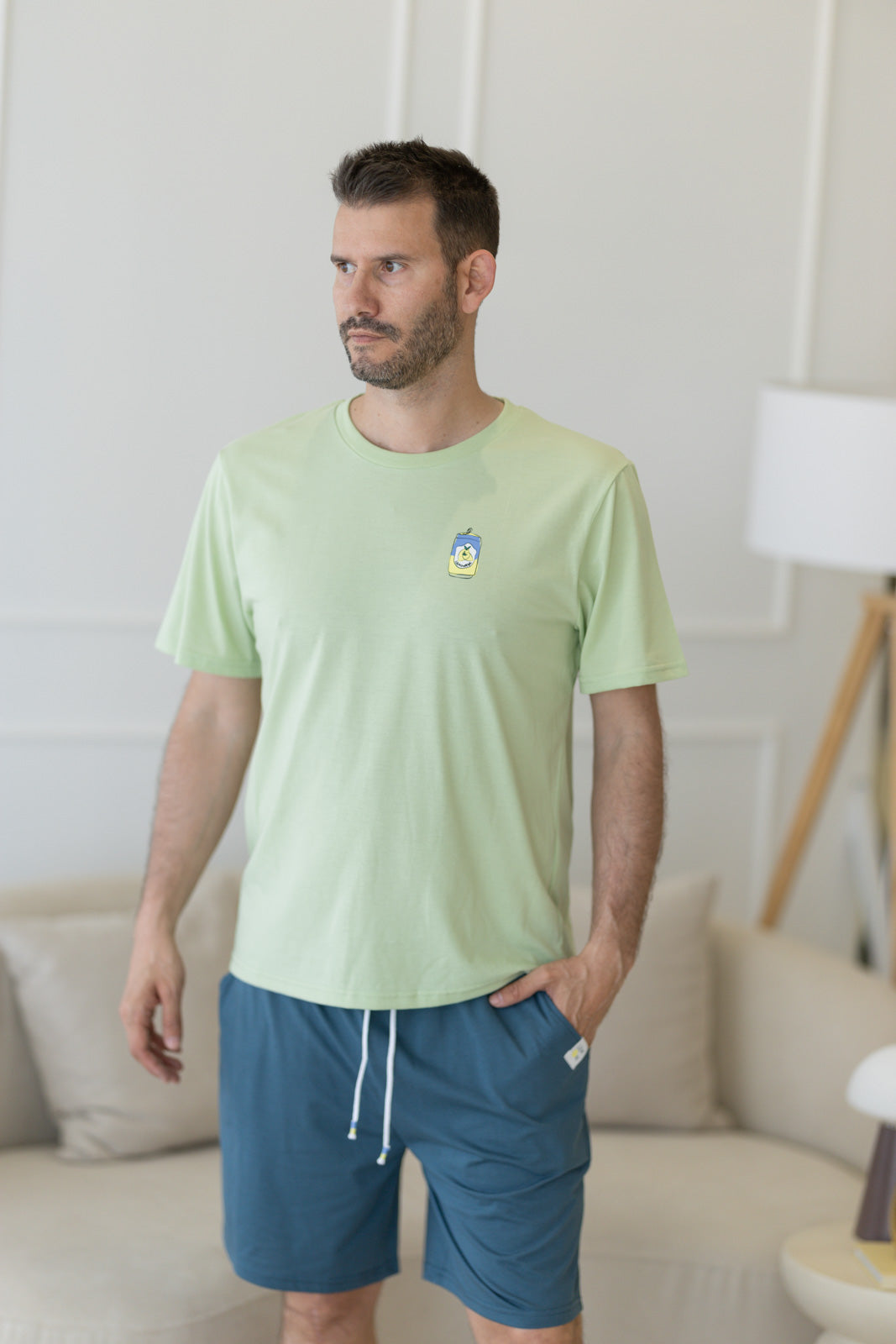 Pijama homem algodão verde claro com calção azul petróleo - lateral